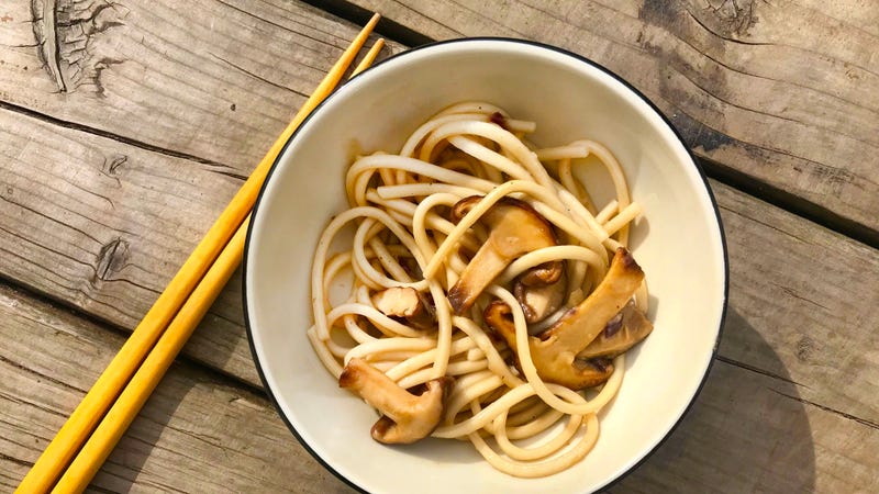 Illustration for article titled These umami garlic noodles are on my desert-island recipe list