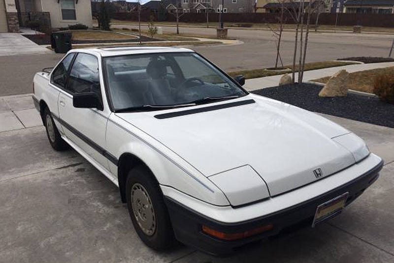 Illustration for article titled For $4,000, This 1988 Honda Prelude S Tells Your Luggage To Rack ‘Em Up