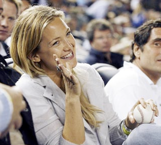 Illustration for article titled A-Rod, Kate Hudson: Neckin'