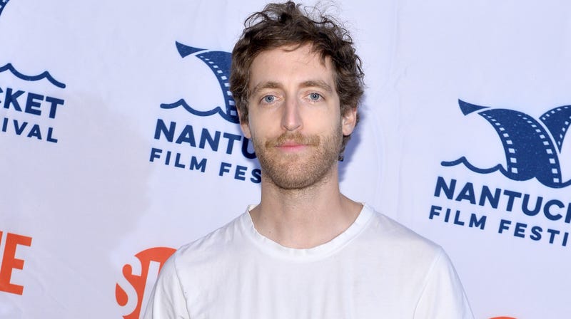 Illustration for article titled Thomas Middleditch tries to turn an L.A. Kings game into a Comedy Bang! Bang! episode