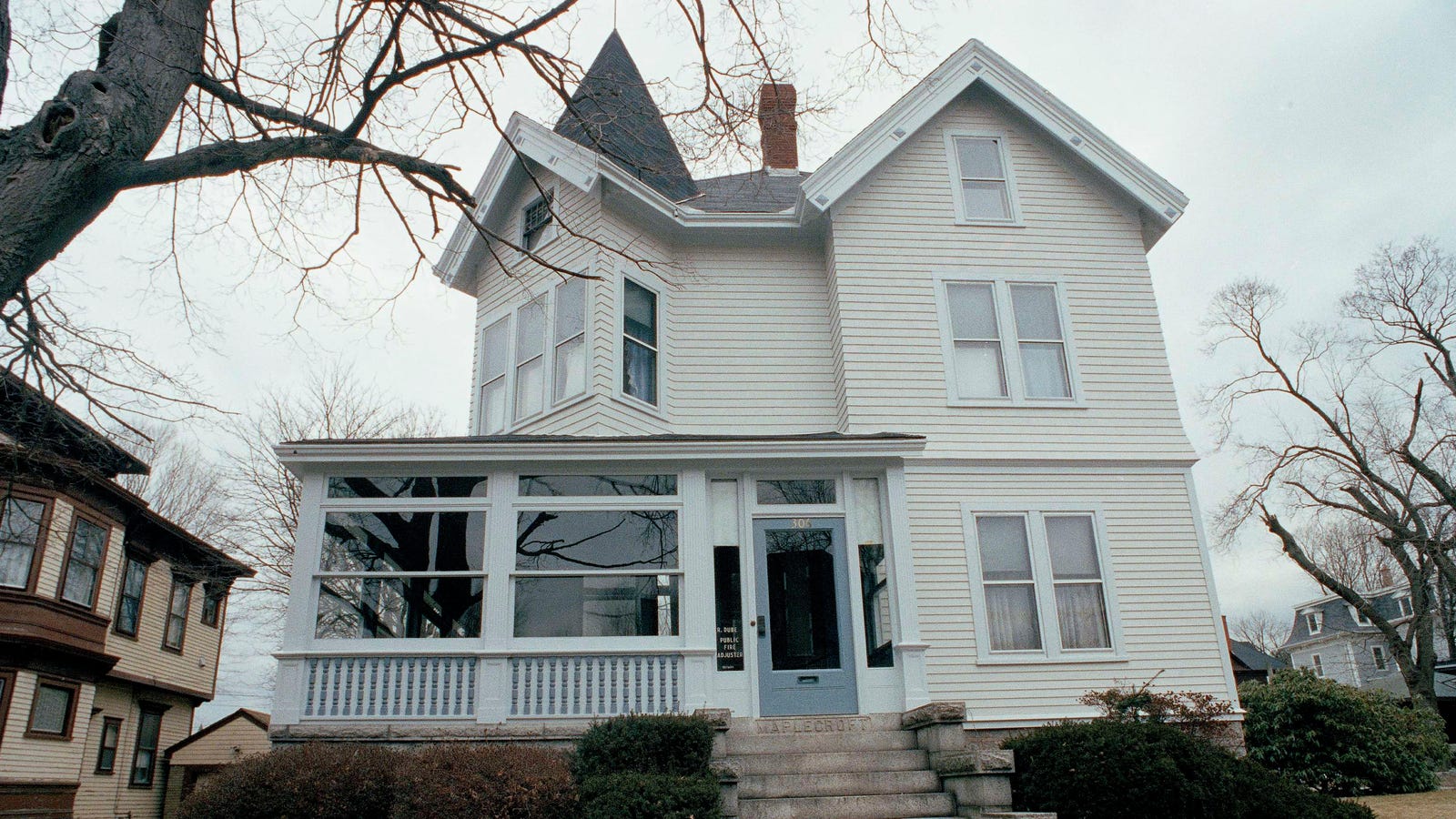 lizzie borden house Lizzie borden house (bed/breakfast) erected in 1845, the home was originally a two family and was later made into a single family by andrew j borden andrew j borden bought the house at 92 second street to be close to his bank and various downtown businesses. lizzie borden house Lizzie borden house (bed/breakfast) erected in 1845, the home was originally a two family and was later made into a single family by andrew j borden andrew j borden bought the house at 92 second street to be close to his bank and various downtown businesses.