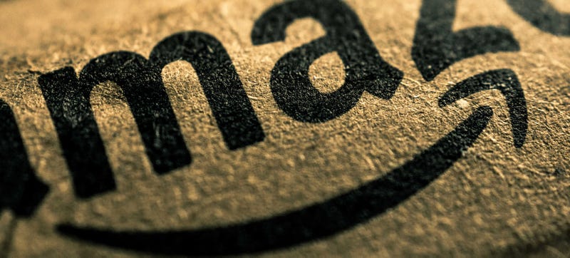 Illustration for article titled Amazon Is Starting to Sue Sellers of Fake Five-Star Reviews