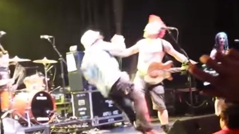 Nofx S Fat Mike Assaults Fan On Stage Apologizes On Twitter