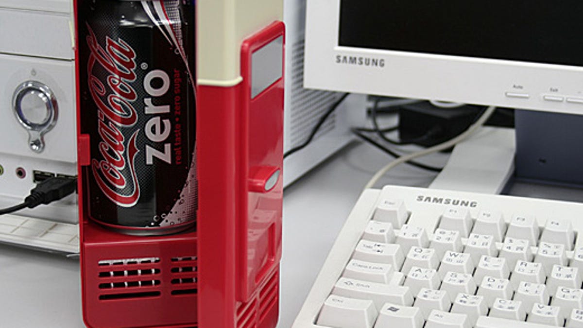 Usb Mini Fridge Chills Drinks Fast Right At Your Desk