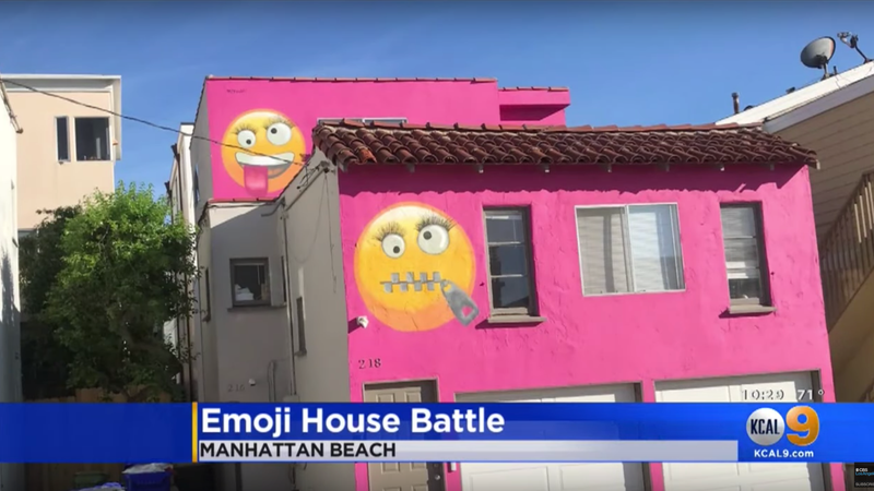 Illustration for article titled Woman Paints Giant Emojis on Her House—and Neighbors Say It&#39;s Revenge