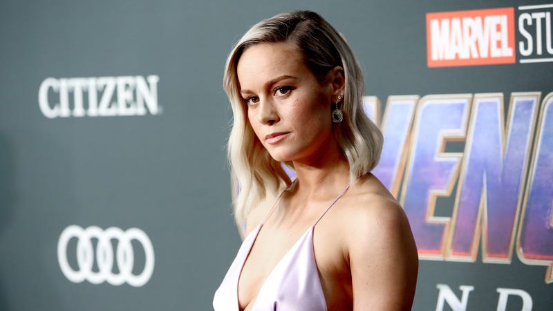 Illustration for article titled Brie Larson continues to trigger MCU fanboys, this time by casually wielding Thor's hammer