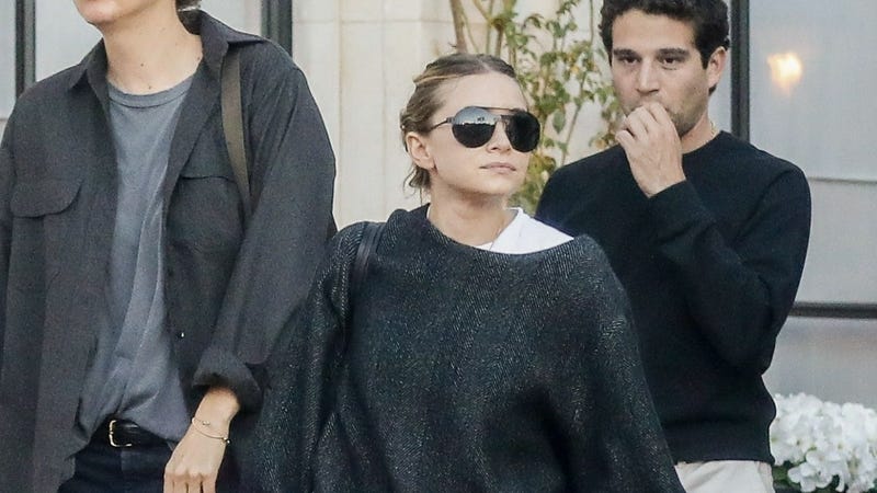 Illustration for article titled Ashley Olsen's Goth Summer Style Is Inspiring to Me