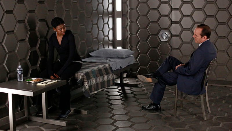 Illustration for article titled Agents of SHIELD is feeling more like Alias... thank goodness