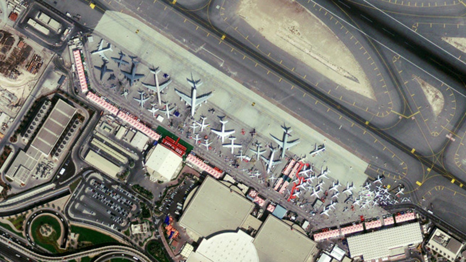 Вылет аэропорт аль мактум. Аль-Мактум аэропорт Дубай. Дубай 2 аэропорт. Международный аэропорт Дубая (аэропорт Аль-Мактум). Терминал 1 Dubai.