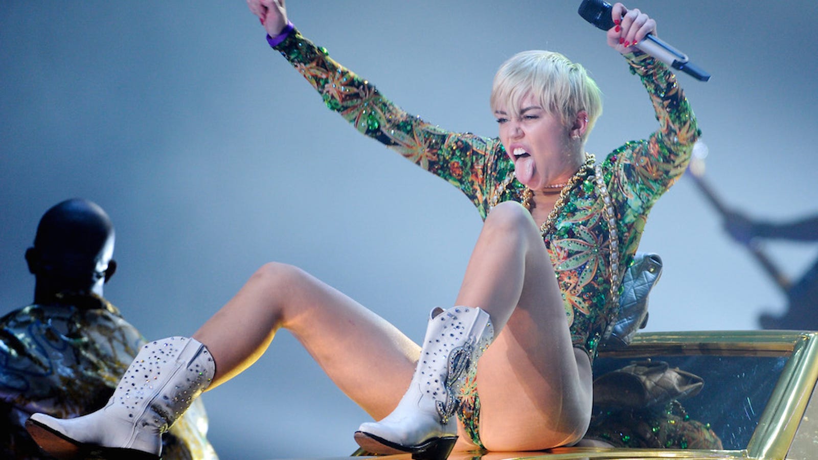 Porn Producer Miley Cyrus Pulls Out of Porn Film Festival - Talk Vietnam.