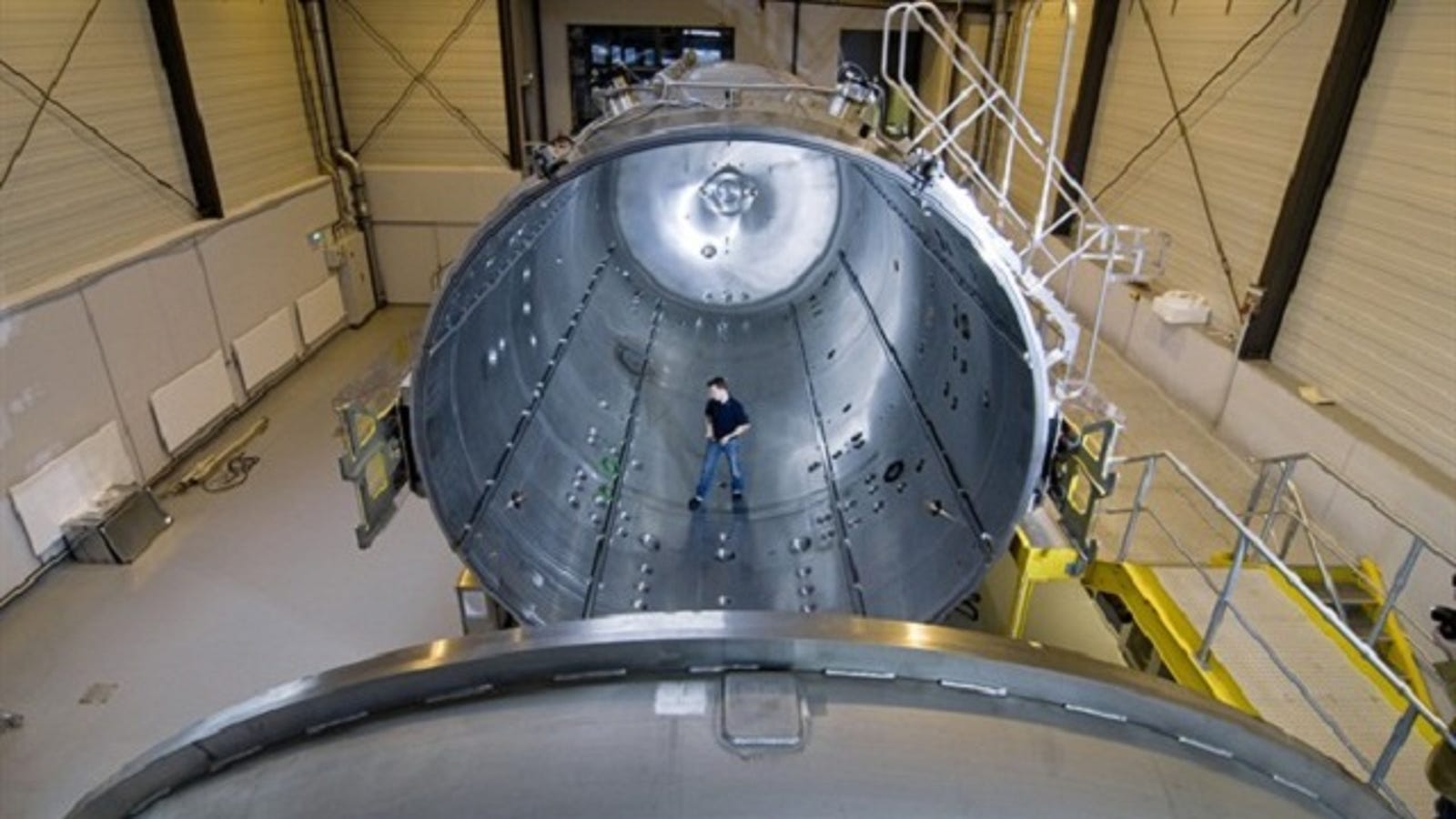 Europe's Newest Vacuum Tunnel Simulates Space with Cryogenic Walls