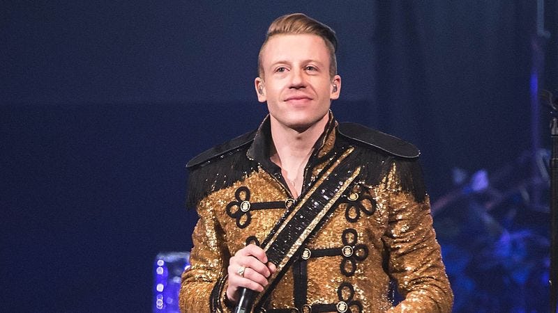 Illustration for article titled Macklemore Reminds Grammys Audience About CDs Available For Sale In Lobby