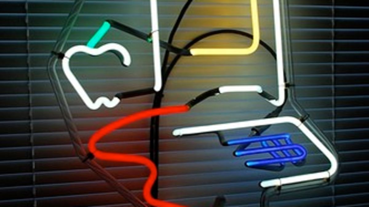 Illustration for article titled Man's Spare Room Filled With Almost Every Apple Model Ever Made