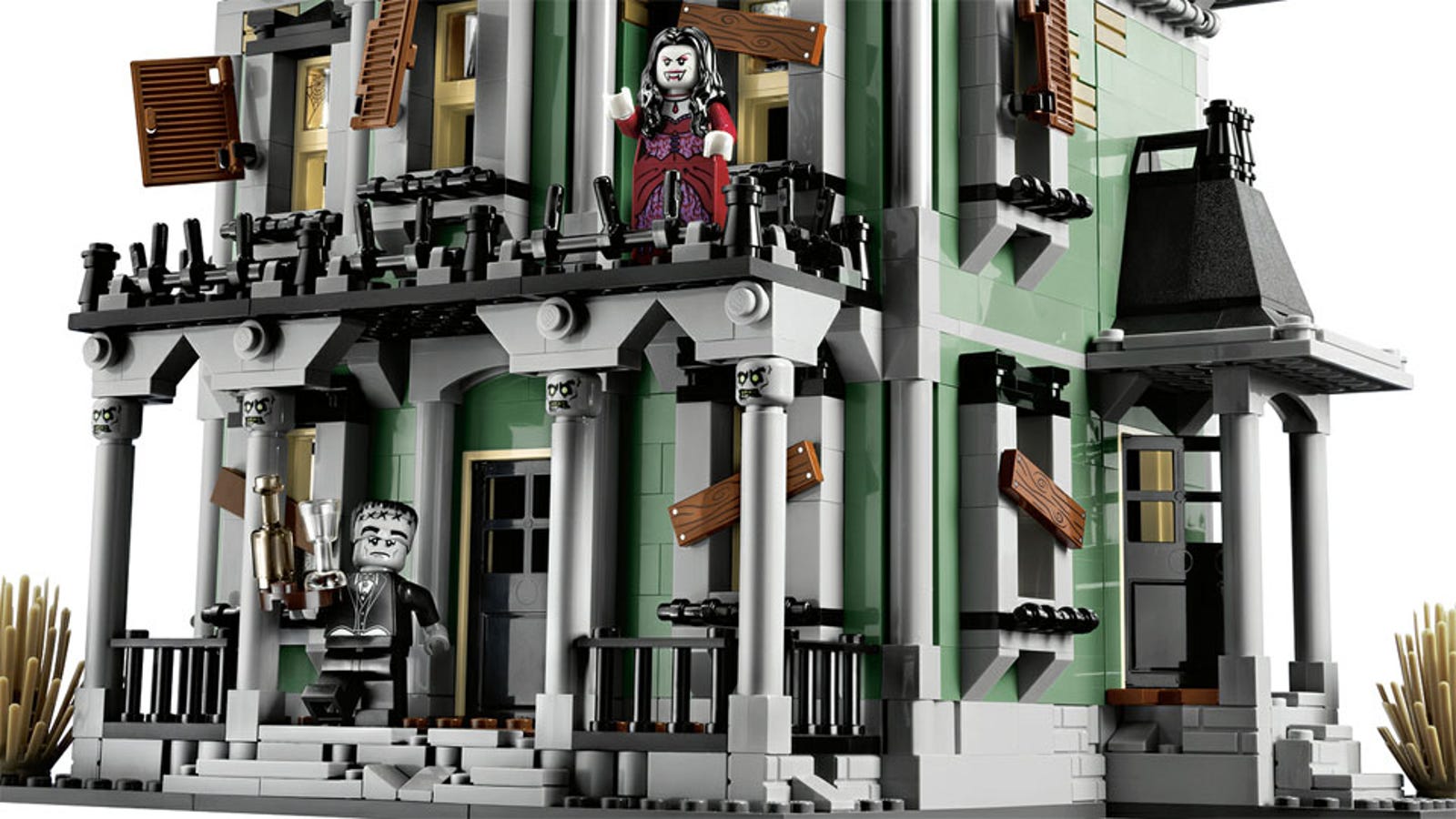 lego spider and haunted house
