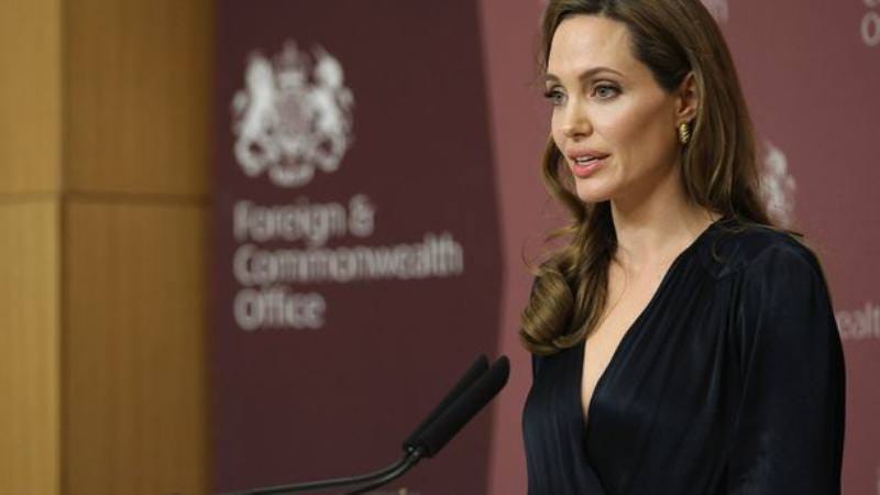 Illustration for article titled Angelina Jolie to direct a movie about Cambodia for Netflix