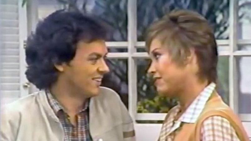 The unlikely pairing of Michael Keaton and Mary Tyler Moore (Screenshot: The Mary Tyler Moore Hour)