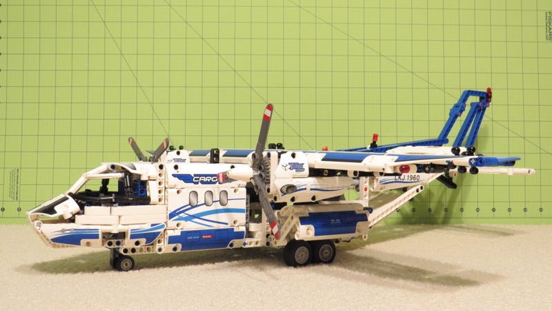 LEGO TECHNIC Cargo Plane build review [w/video]