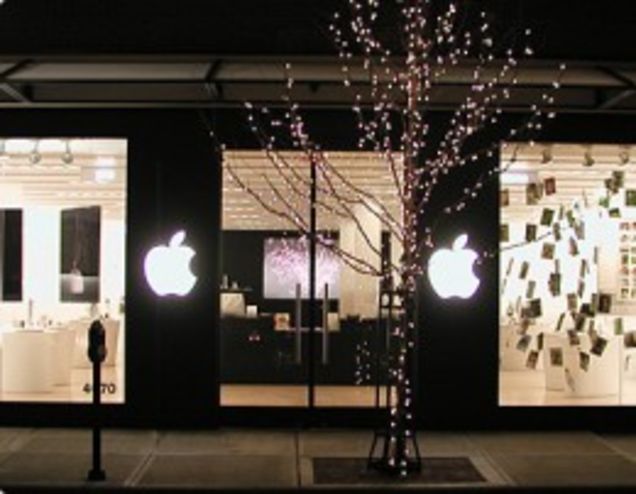 Apple Store where Andrake Kelley, 15, was shot.