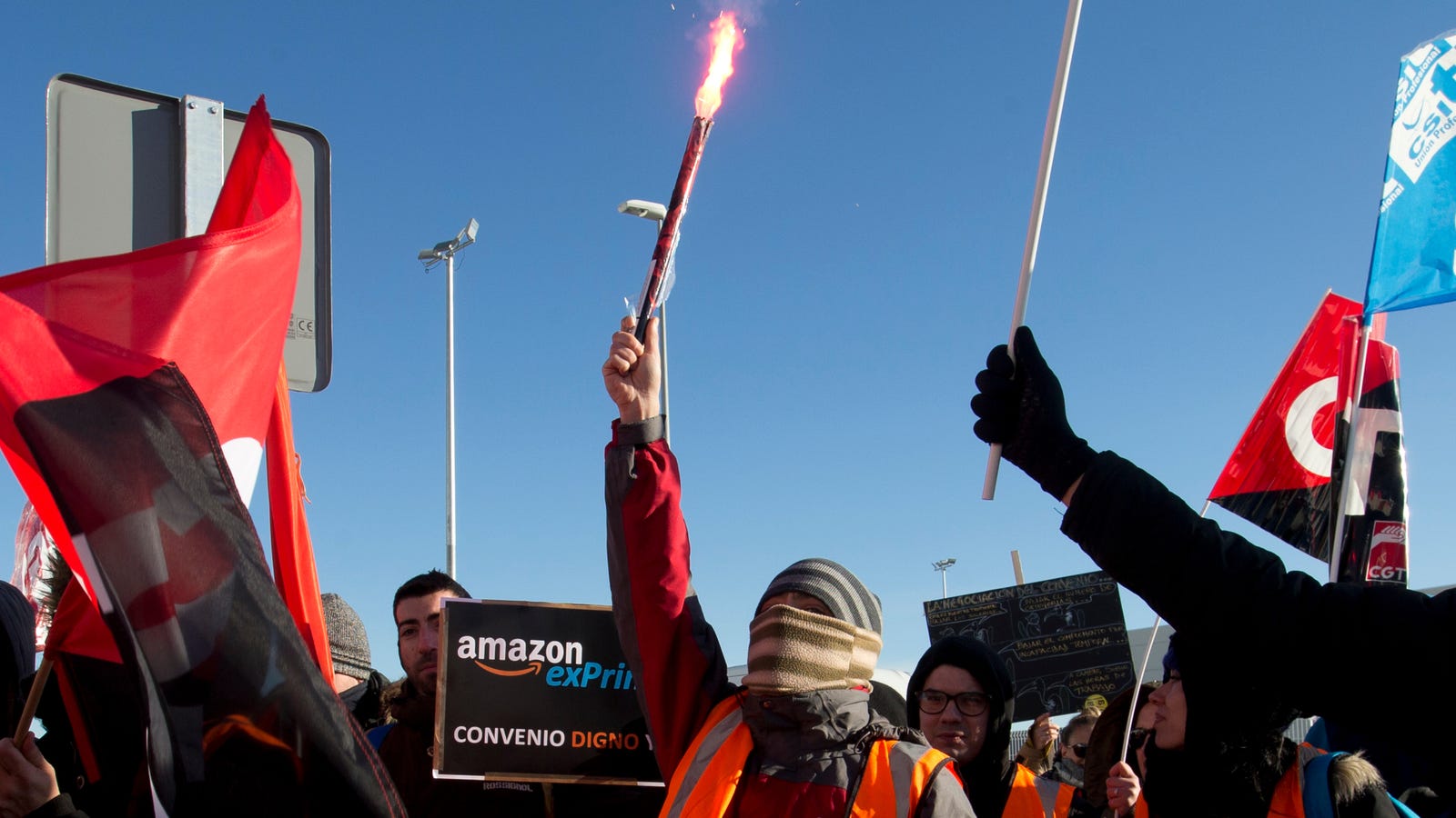 photo of Amazon Warehouse Strike in Spain Reportedly Results in Police Clashes, Arrests image