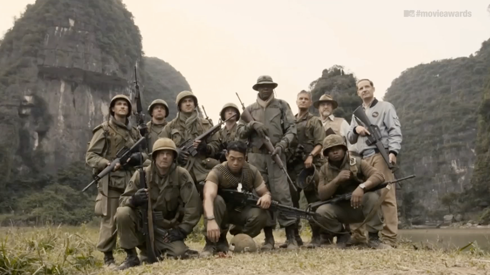 The Cast Of Kong Skull Island Discovers It S A Very