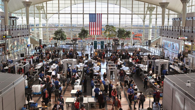 Illustration for article titled Male TSA Officer Tells 15-Year-Old Girl to 'Cover Up'