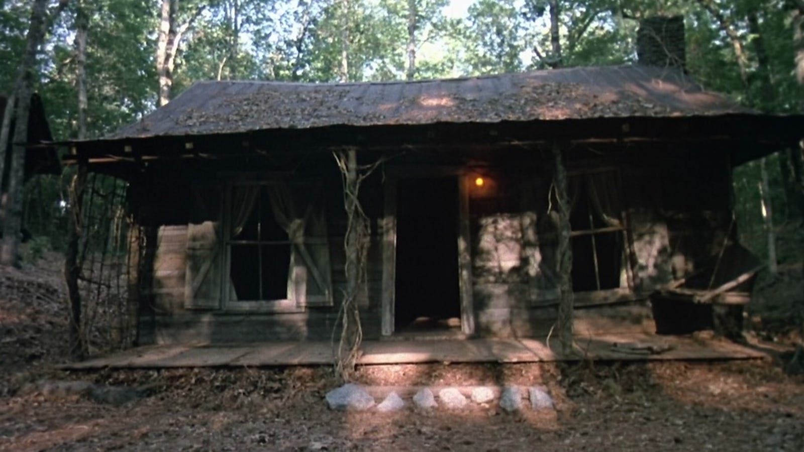 13 Tips For Surviving A Night In A Cabin In The Woods