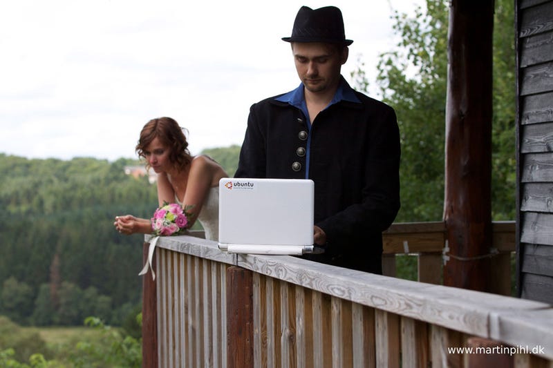 Illustration for article titled The Saddest Nerd Wedding Photo Ever