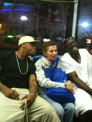 Illustration for article titled Andre Johnson And Santana Moss Take The Bus