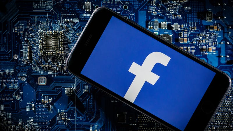 Illustration for article titled Facebook kills its "trending" feature, pledges to find fresh new ways of being bad at showing you news