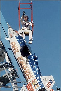 Illustration for article titled The Nine Lives of Evel Knievel, the Superstar Who Wanted to Jump the Grand Canyon