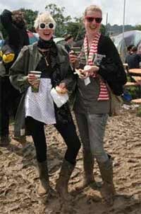 Illustration for article titled Glastonbury Blows Bonnaroo Out The (Admittedly Muddy) Music Festival Fashion Water
