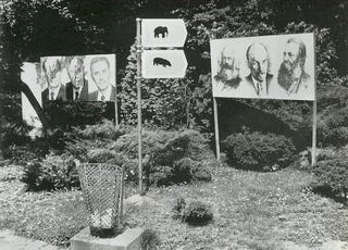 Illustration for article titled Balra Kádár, jobbra Lenin, középen az elefánt