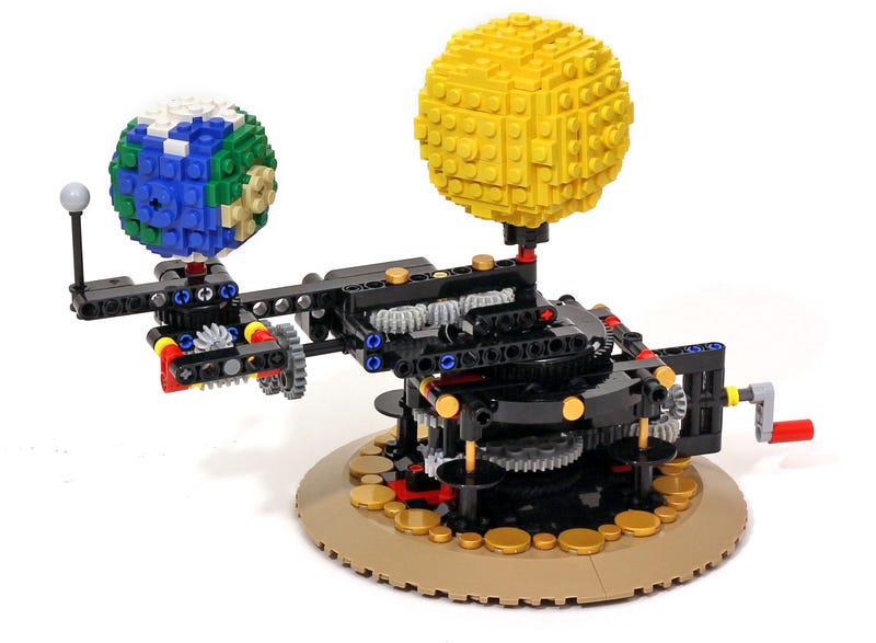 Working Lego Model of the Earth, Moon, and Sun Is Remarkably 97 Percent Accurate