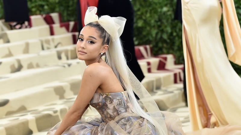 Illustration for article titled Ariana Grande's (Scalp) Is in Constant Pain