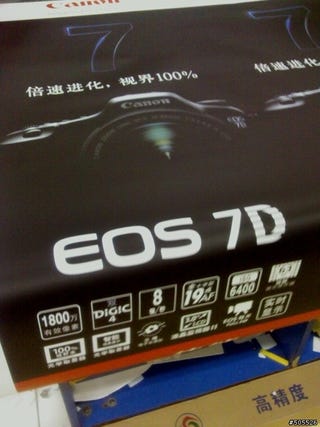 Illustration for article titled Supposed Canon EOS 7D Poster and Lenses Turn Up Online