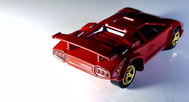 Illustration for article titled A red Lambo