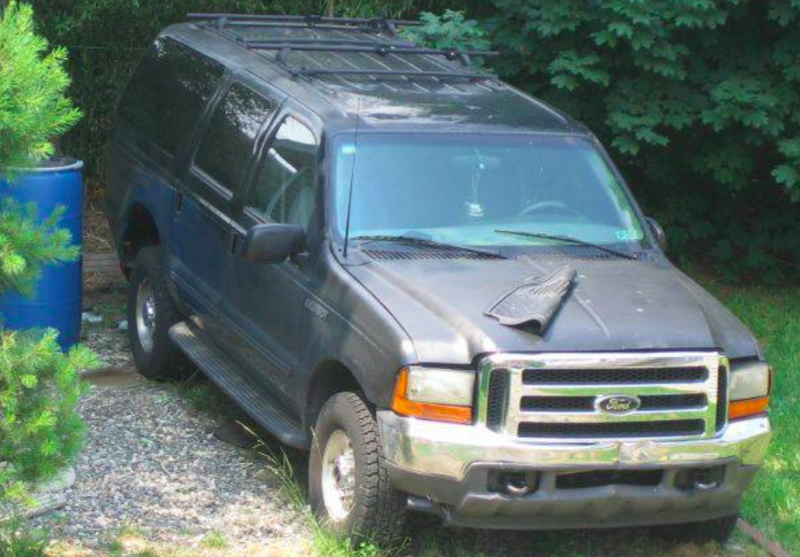 Hilariously Bizarre Craigslist Ad Proves This Ford Excursion