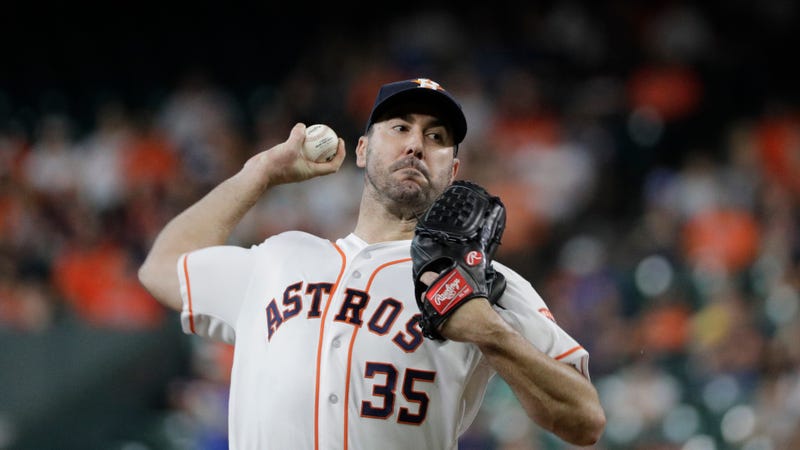 Illustration for article titled The Reason Justin Verlander Had A Reporter Barred From The Club House Is So Dumb