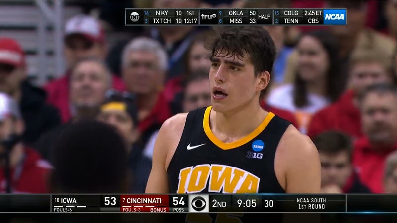 Illustration for article titled Iowa's Luka Garza Has Extremely Powerful Eyebrows
