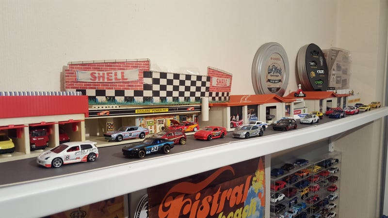 Illustration for article titled Japanese saloon car race diorama