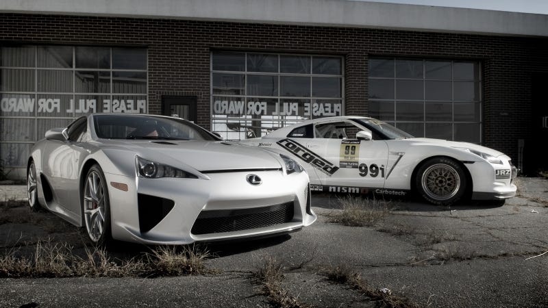 Illustration for article titled Your ridiculously cool Nissan GT-R and Lexus LFA wallpaper is here