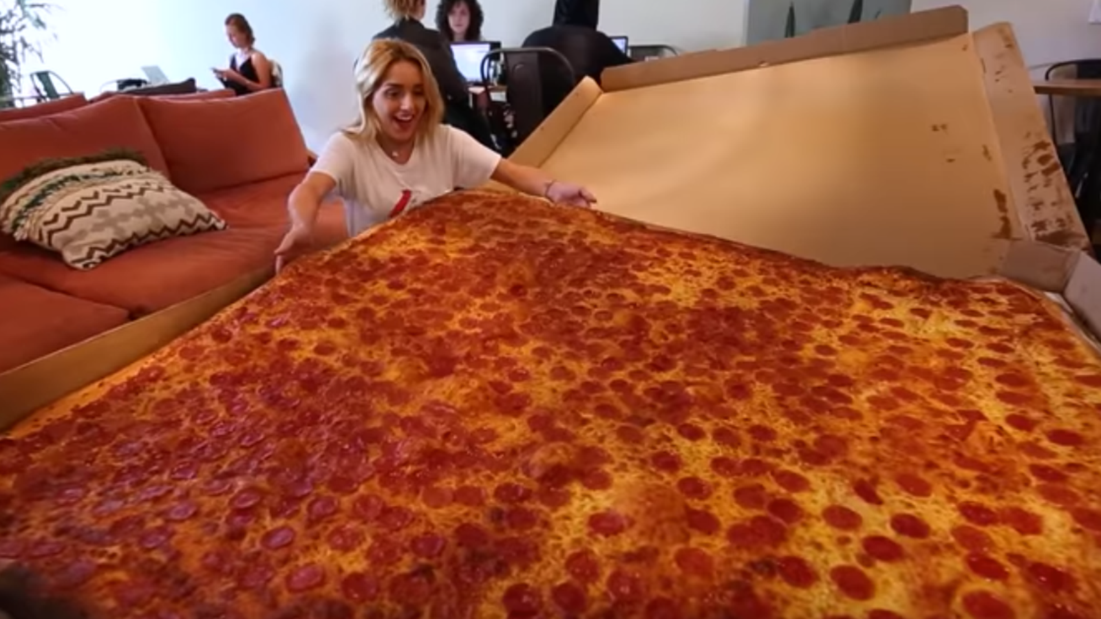 Самая большая пицца в мире