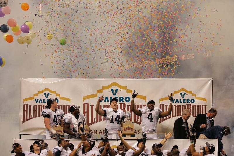 Illustration for article titled Your Crappy College Bowl Game Schedule And Open Thread