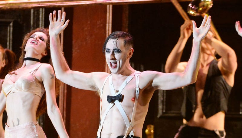 Illustration for article titled Alan Cumming Explains How a 'Wasted' Shia LaBeouf Disrupted Cabaret