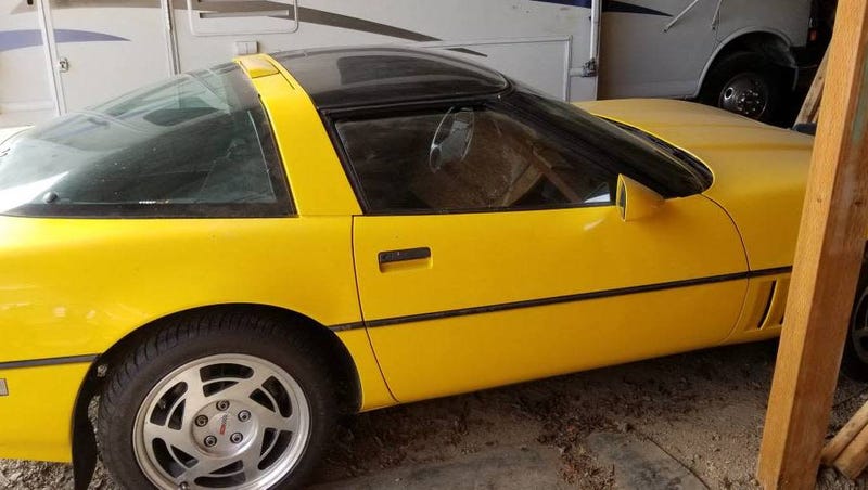Illustration for article titled At $3,000, Will This Fly-Yellow 1990 Chevy Corvette Fly to a New Owner?