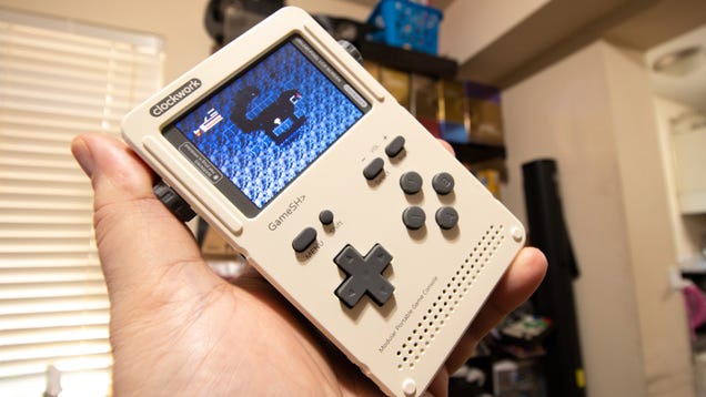 DIY Retro Gaming Handheld Is As Fun To Build As It Is To Play
