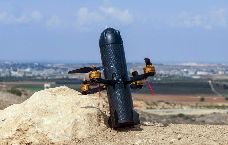 Illustration for article titled Este dron con forma de misil caza otros drones y los derriba embistiéndolos