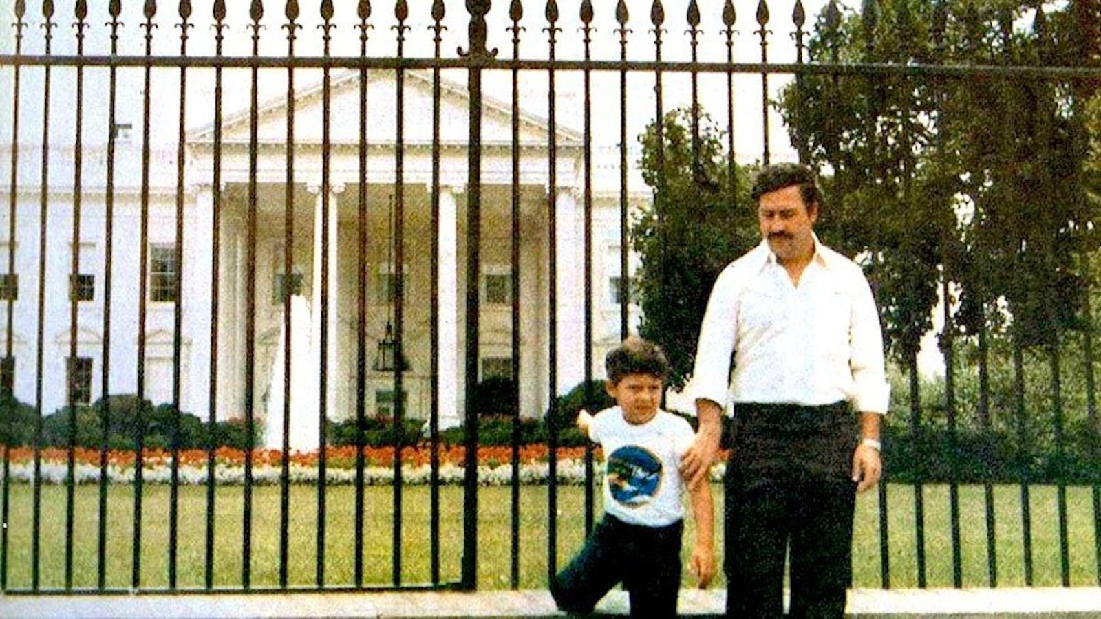 Cómo es posible que Pablo Escobar se hiciera una foto delante de la Casa Blanca cuando ya era perseguido por la DEA