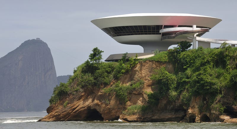 Illustration for article titled FantasĂas de arquitectos que se hicieron realidad: los edificios mĂĄs
extraños y fascinantes del planeta