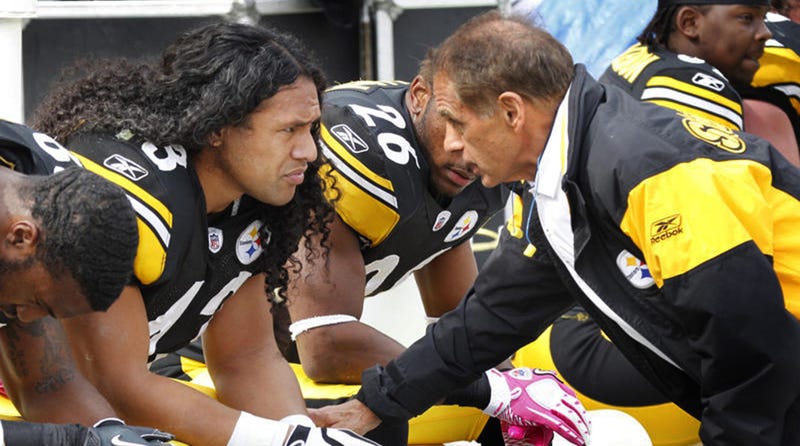 Illustration for article titled Survey: NFL Players Don't Trust That Team Doctors Have Their Best Interests At Heart